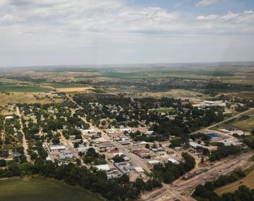 Un pueblo de 800 habitantes busca vecinos: ofrece terrenos gratis, servicios instalados y ayuda económica.