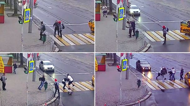 Un hombre se bajó de un taxi y golpeó a una mujer