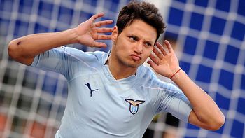 mauro zarate se convirtio en el primer refuerzo de velez mauro zarate se convirtio en el primer refuerzo de velez