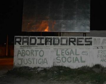 Detuvieron a cinco mujeres por hacer pintadas a favor de la despenalización del aborto