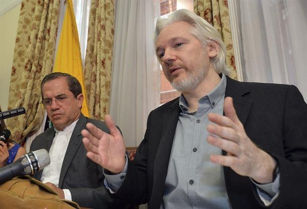 Tras dos años de asilo, Assange abandonará la embajada ecuatoriana en Londres