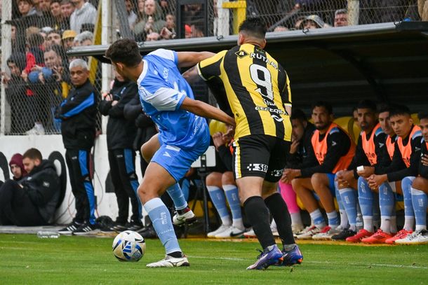 Estudiantes (RC) empató con Deportivo Madryn y jugará en la Primera División