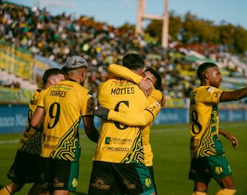 Aldosivi venció a Banfield y logró salir del fondo