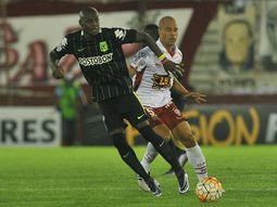 Tras el accidente, Huracán perdió ante Atlético Nacional en el Ducó