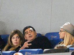 maradona fue a ver al napoli, que cayo con la roma maradona fue a ver al napoli, que cayo con la roma