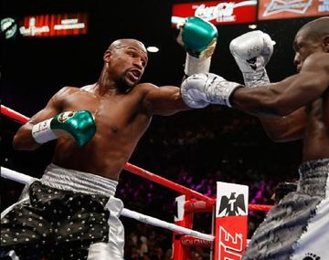 Mayweather ganó con facilidad y confirmó que se retiró invicto