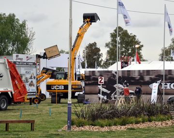 Empresas de distintos rubros se muestran en Expotigre 2012