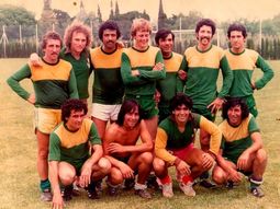 La histórica línea de colectivos que cerró y tuvo a Diego Maradona como figura en el equipo de los choferes La histórica línea de colectivos que cerró y tuvo a Diego Maradona como figura en el equipo de los choferes