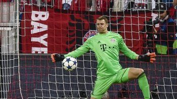 manuel neuer despejo las dudas sobre su futuro: sigue pero dejo en duda su retiro