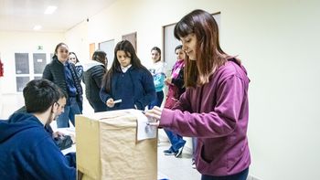El voto joven es legal en países como Brasil y Argentina. El voto joven es legal en países como Brasil y Argentina.