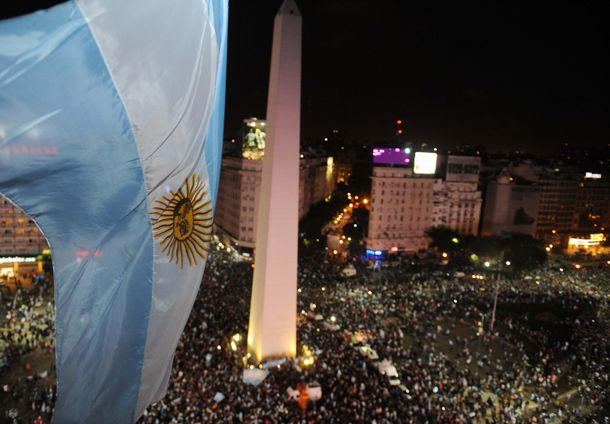 Locura argentina: miles de hinchas celebraron el pase a la final en el centro porteño
