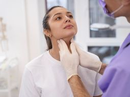 El truco para terminar con la flacidez en el cuello: cómo hacerlo