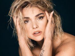 La foto retro de Araceli González con una microbikini cavada