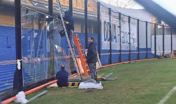 Boca colocó un acrílico en la zona de los incidentes durante el último Superclásico