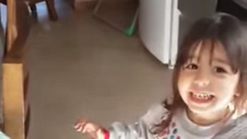 video: reaccion de una nena al ver a cfk por tv video: reaccion de una nena al ver a cfk por tv