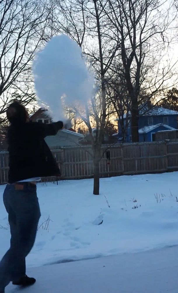 Al menos 50 heridos en EE.UU. por tirar agua hirviendo al aire para que se congele