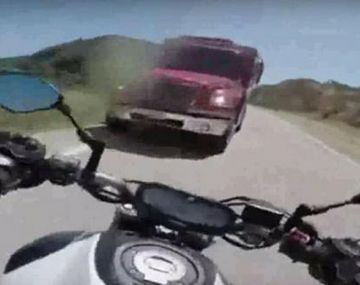 VIDEO: Filmó su increíble choque frontal con un camión a más de 180 km/h