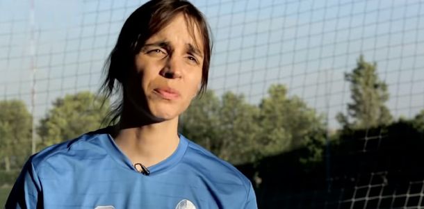 España: Ama jugar al fútbol, cambió de género y ahora lucha por ser federada