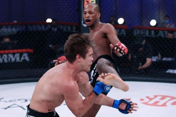 MMA: un luchador lanzó una brutal patada a la cara a su rival y le aplastó la nariz