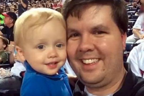 Podrían condenar a muerte a un hombre que dejó morir de calor a su hijo