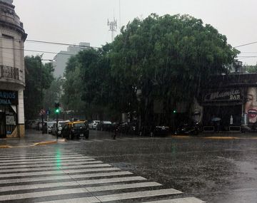 Alerta meteorológico por lluvias intensas y vientos en la Ciudad