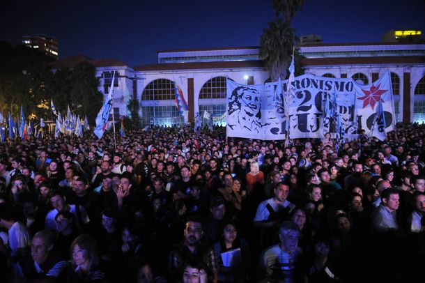 La democracia debe ser defendida con uñas y dientes
