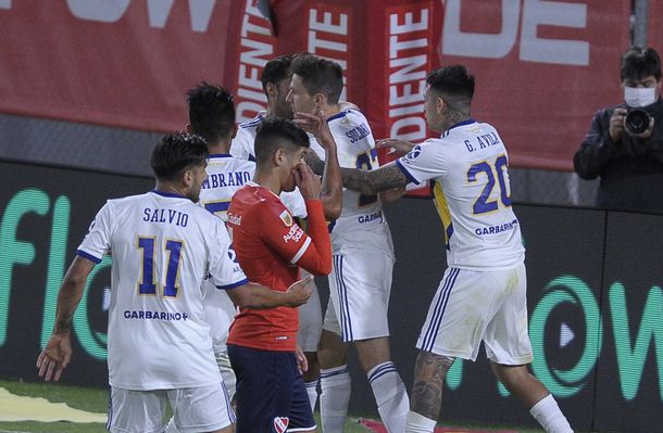 Boca se lo dio vuelta a Independiente que cerró una semana en llamas