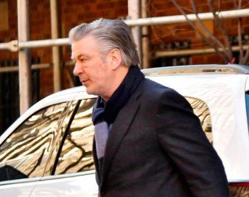 Un video muestra cómo Alec Baldwin mató a Halyna Hutchins