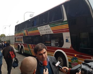 El micro de los jugadores de Olimpo sufrió un ataque con piedras en la bajada de Quilmes