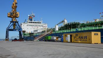 Se aprobó el decreto de desmonopolización de venta de combustibles en los puertos. Se aprobó el decreto de desmonopolización de venta de combustibles en los puertos.