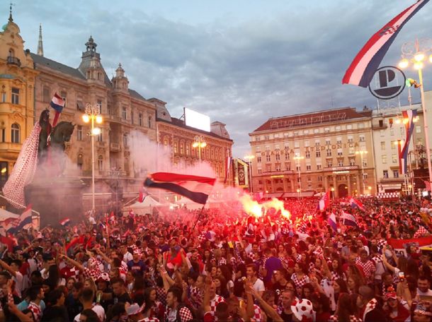 Croacia festejó el histórico subcampeonato con una multitud salió a la calle en Zagreb