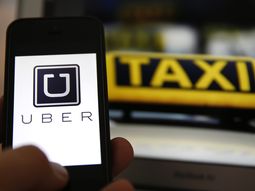 Uber celebró que apunten a que todos los taxis se pidan por una app