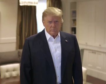Donald Trump publicó un video y salió en auto a saludar a sus seguidores