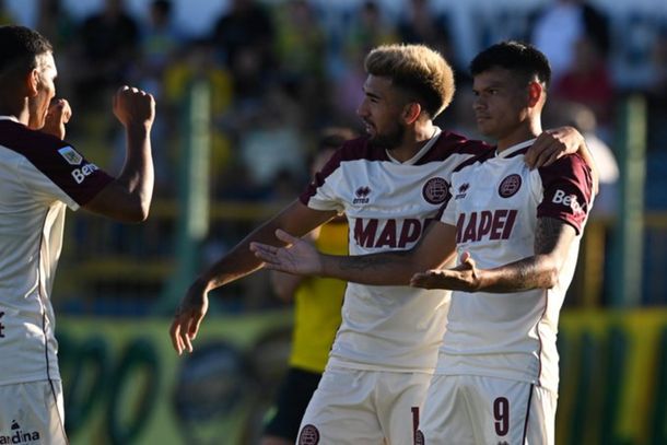 Lanús goleó 4-0 a Defensa y Justicia  quedó como escolta