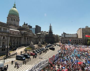 Sindicatos reclaman un paro de 36 horas tras la aprobación de la Reforma Laboral en Diputados