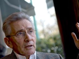 Marcos-Aguinis-JH-0030