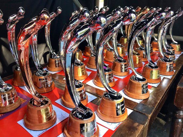 Productores de teatro en llamas: polémica con los Premios Carlos 2025 por un nuevo requisito en las obras