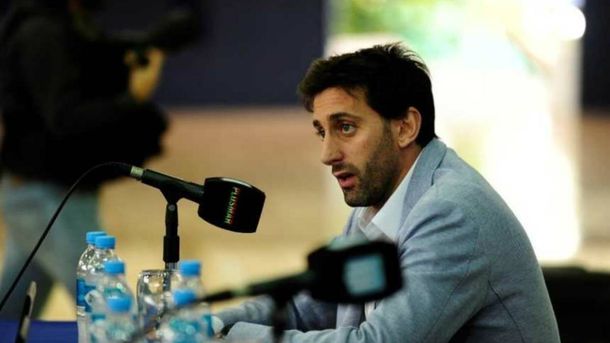 Escándalo en Racing antes de jugar contra Boca: un dirigente quiso entrar sin autorización al vestuario y Diego Milito lo echó