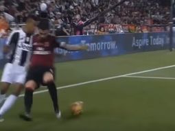 a lo riquelme: mira este lujo de alex sandro en la supercopa de italia a lo riquelme: mira este lujo de alex sandro en la supercopa de italia