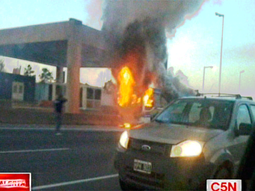 se incendio un colectivo de la linea 60 sobre panamericana se incendio un colectivo de la linea 60 sobre panamericana