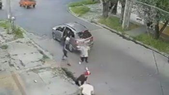 lanus: el impensado heroe de un hombre que fue atacado por seis ladrones frente a su casa lanus: el impensado heroe de un hombre que fue atacado por seis ladrones frente a su casa