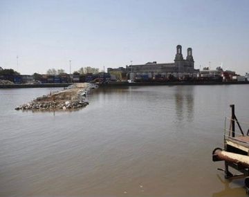 Tragedia en la Costanera: se tiró al río para salvar a su hija y a su esposa y murió ahogado