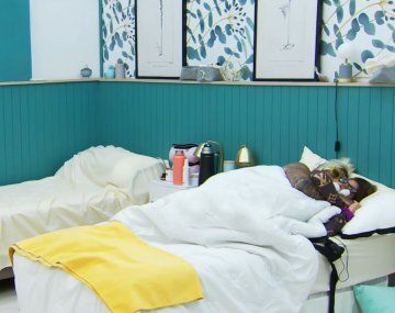Majo Martino cuchareó con Alex Caniggia en El hotel de los famosos