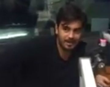 El nochero Álvaro Teruel cantó en vivo en Radio 10 y deleitó a todos