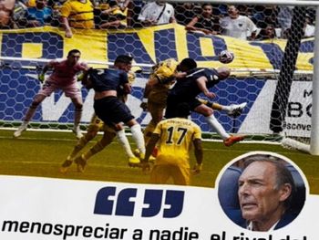 El palito del Auckland City a Miguel Ángel Russo en su vuelta al estadio tras el Mundial de Clubes