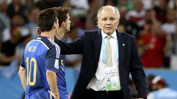 alejandro sabella volvio a explicar por que no llevo a tevez al mundial alejandro sabella volvio a explicar por que no llevo a tevez al mundial