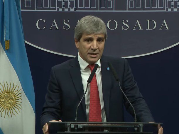 Luis Caputo: Es natural una remonetización en dólares