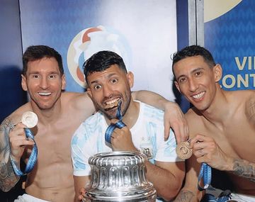 Así reaccionó el Kun Agüjero a los goles de Messi y Di María