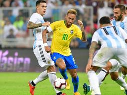 Neymar&nbsp; fue controlado por la defensa argentina por casi todo el partido