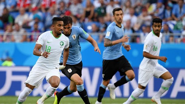 Uruguay derrotó a Arabia con gol de Suárez y saca pasaje a octavos de final